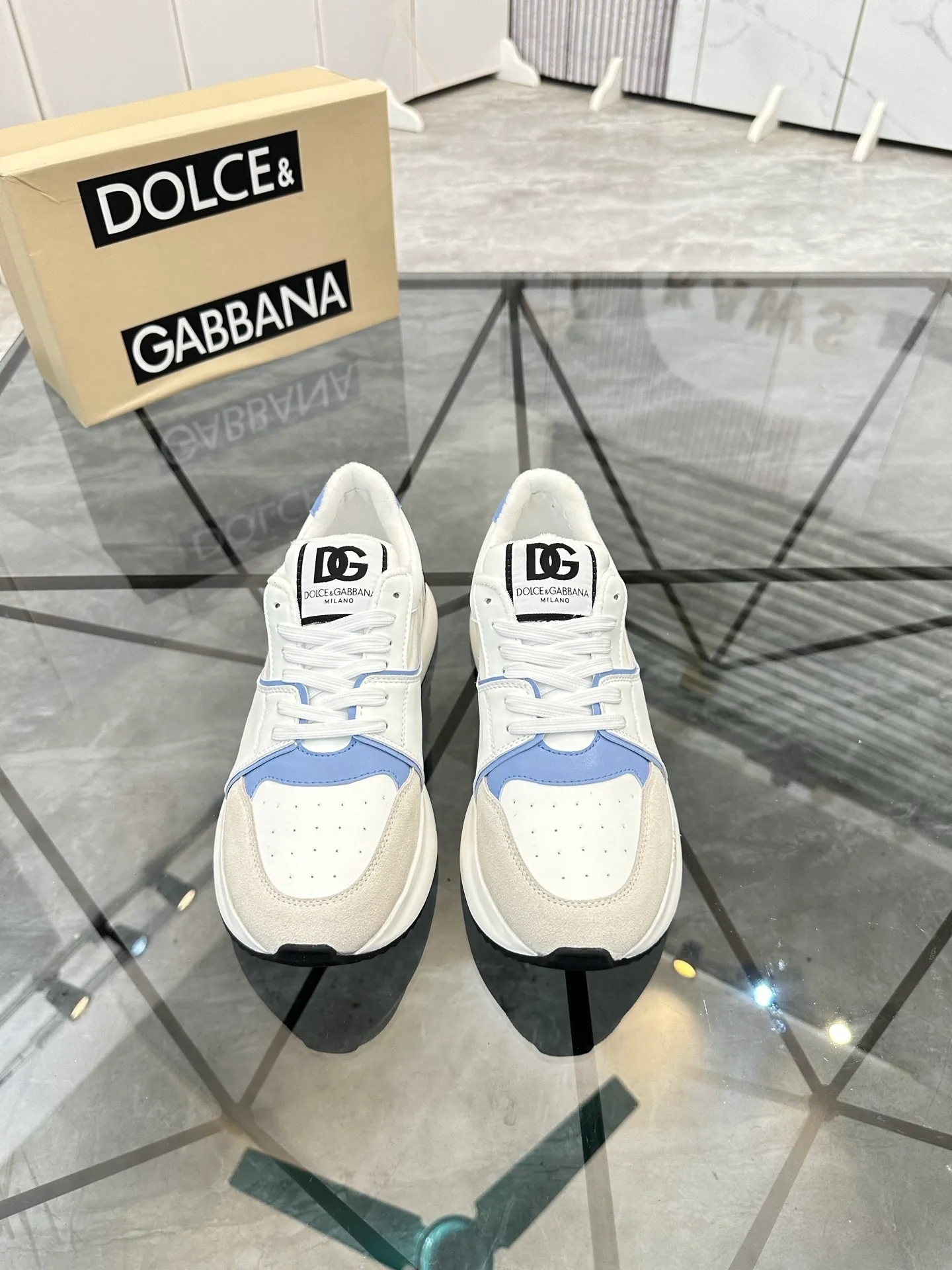 Selling men's shoes 💰: 💰P480¥ Product trademark: DG* "Dolce & Gabbana*" low-top casual shoes Regular size: 38-45 (can be customized to 46) Product material: imported cowhide upper, breathable lining, original outsole. Number: 803